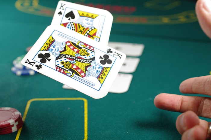 999V card games including Teen Patti style tables