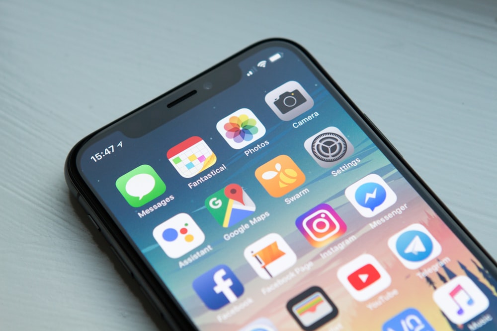 999V slot games on a smartphone in Pakistan